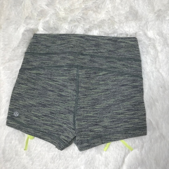 Lululemon Liberty Shorts Size 6 - Picture 6 of 7